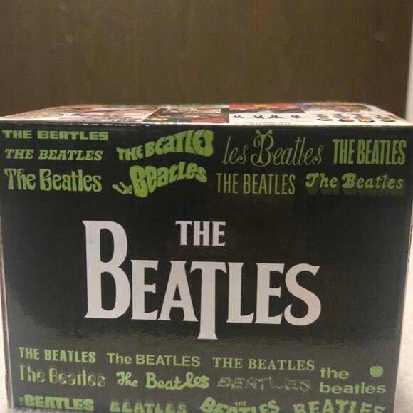 The Beatles Fan Collector's Bundle - 2 Mugs + Yellow Submarine Wallet - Picture 7 of 9